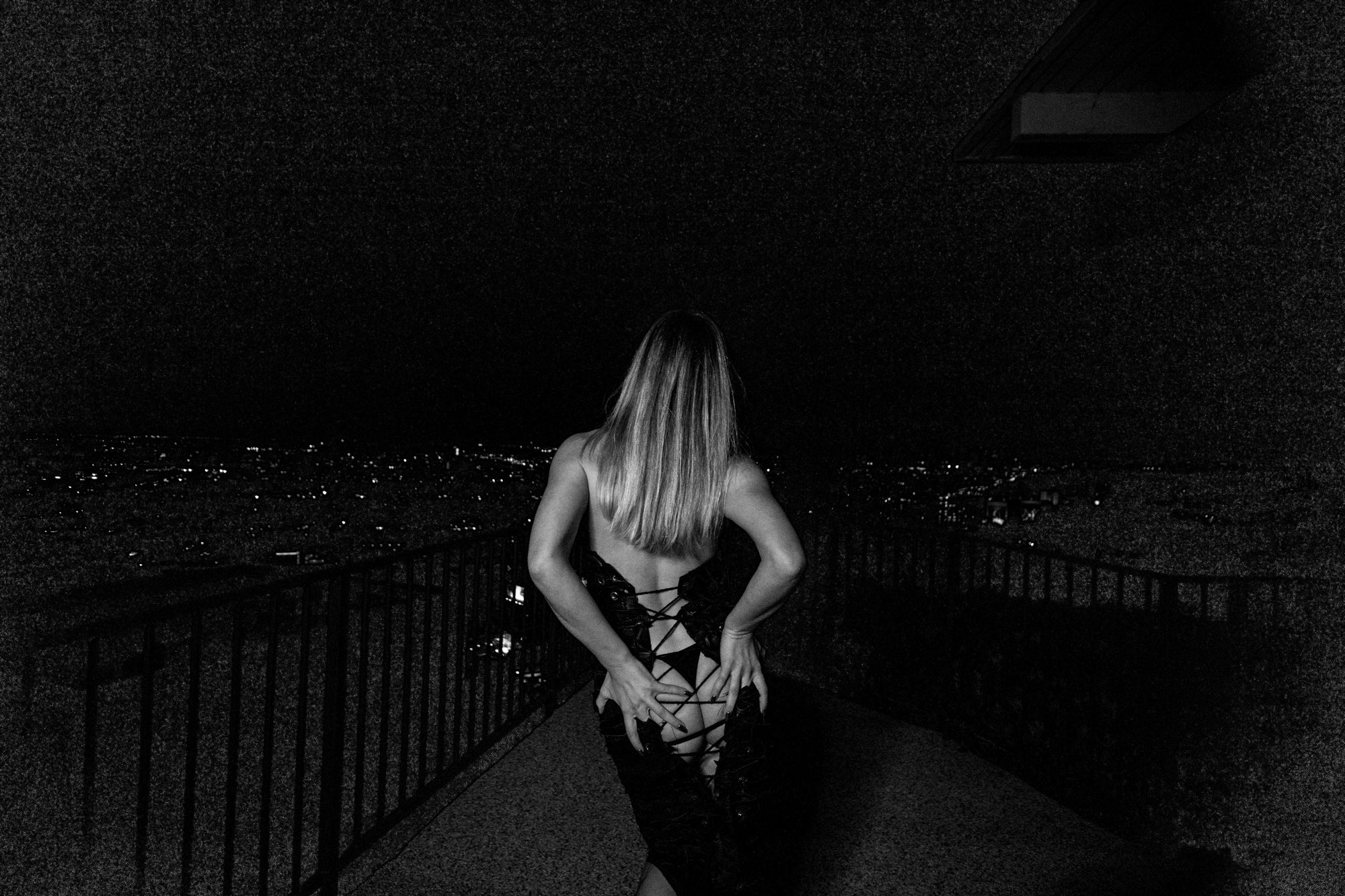 Hollywood by night. Emily Palos, Hollywood Hills, 2022 by Mariann Vik Johansen